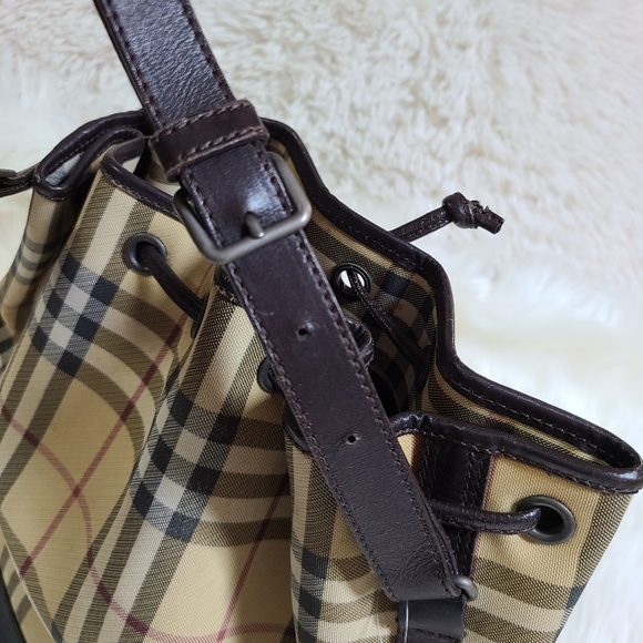 💯 Authentic Burberry Handbag 🍀 - Picture 10 of 14